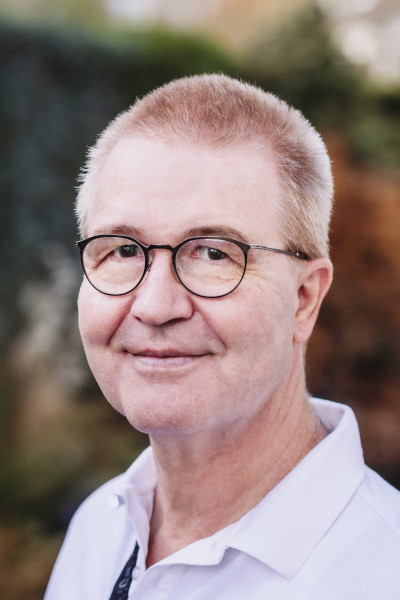 Dr. Ralf Schulze-Thüsing Dr. Ralf Schulze-Thüsing